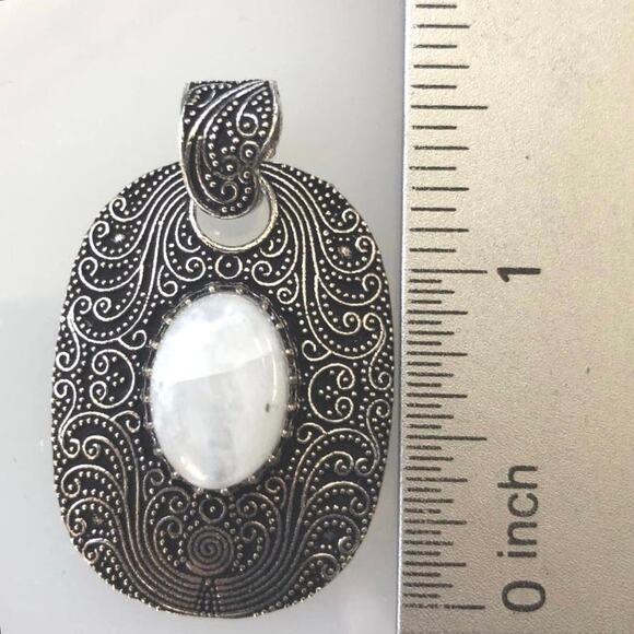 925 Sterling Rainbow Moonstone Pendant - Picture 4 of 5